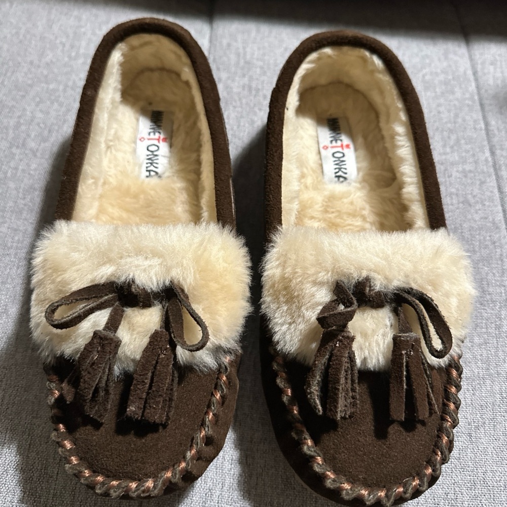 Minnetonka Cozy Loafers Slip On New Never Worn size 7